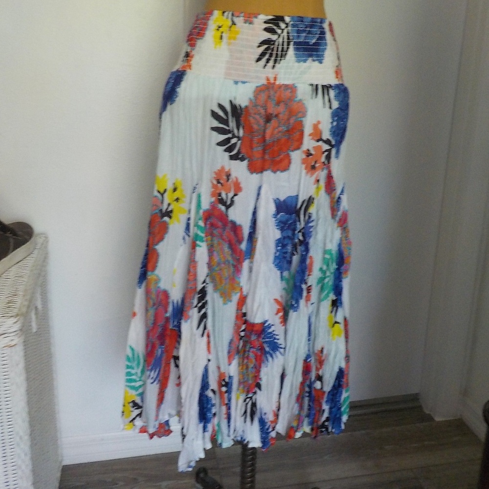 NEW CRINKLE MIDI FLORAL SKIRT